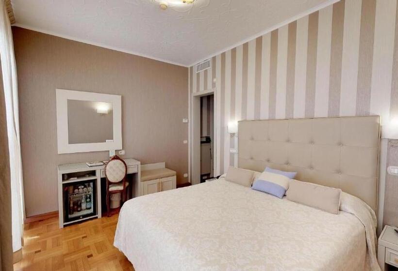 חדר סטנדרט לשלושה, Metropole