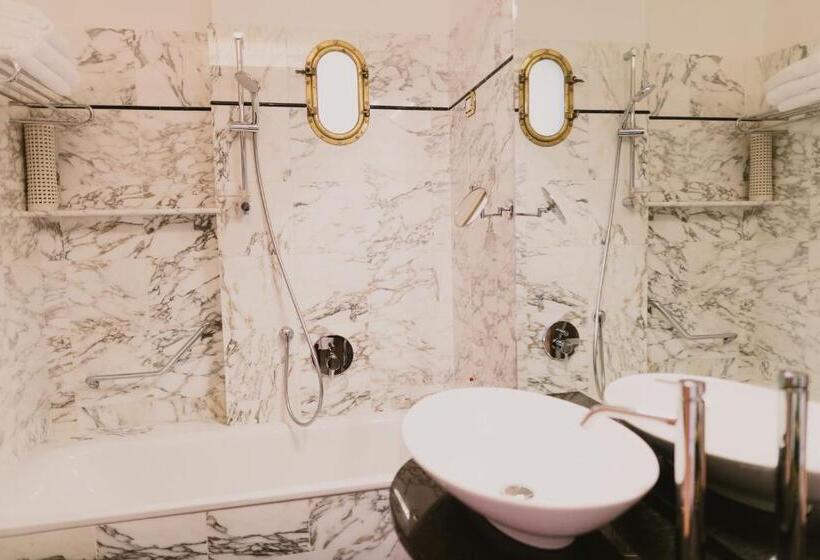 סוויטה, Metropole