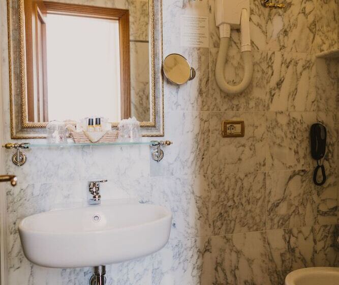 חדר סטנדרט לשלושה, Metropole