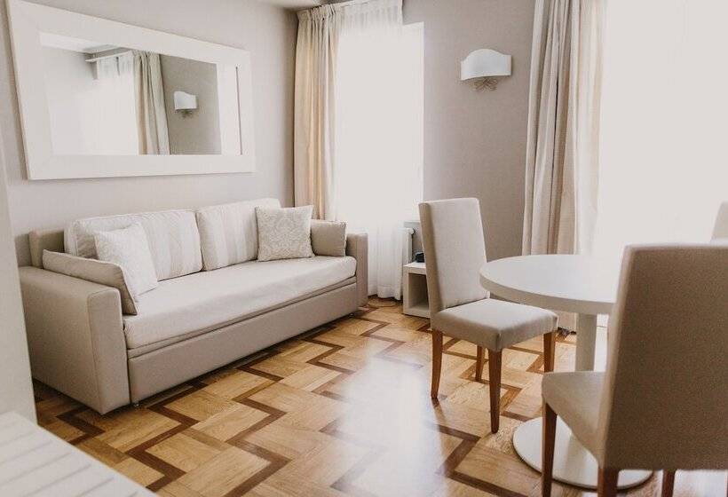 סוויטה, Metropole