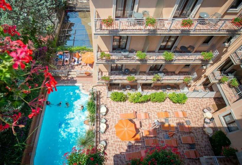 스탠다드 트리플 룸, Michelangelo