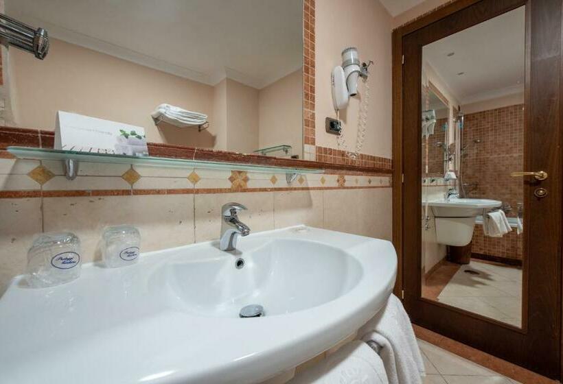 스탠다드 트리플 룸, Michelangelo