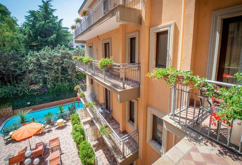 스탠다드 룸 풀장 전망, Michelangelo