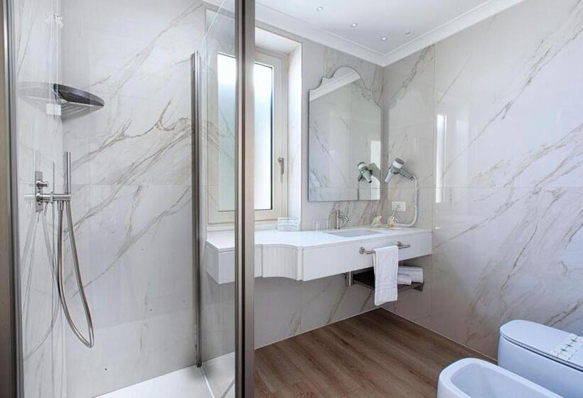 수피리어 룸, Michelangelo