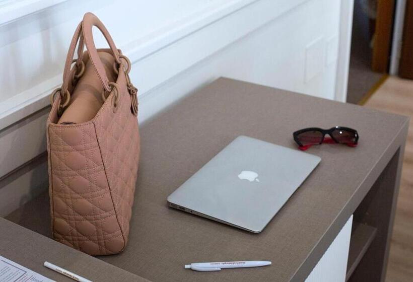 수피리어 룸, Michelangelo