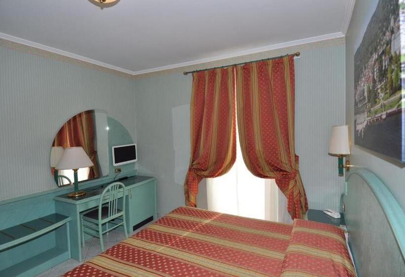 带阳台的豪华间, Moderno