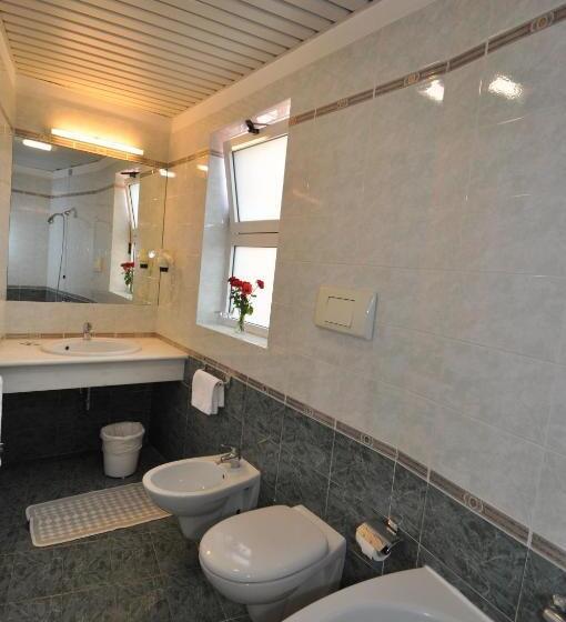 带阳台的豪华间, Moderno