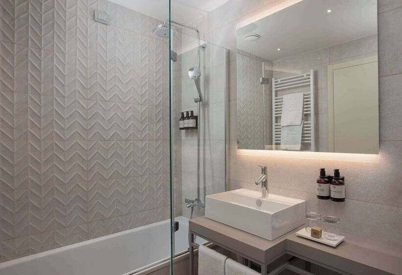 اتاق سوپریور, NH Trieste