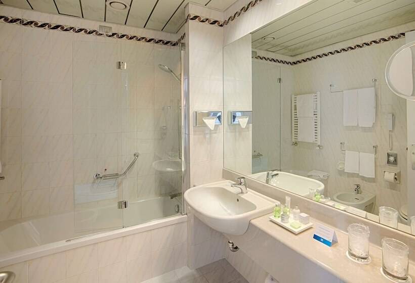 سوییت جونیور, NH Trieste