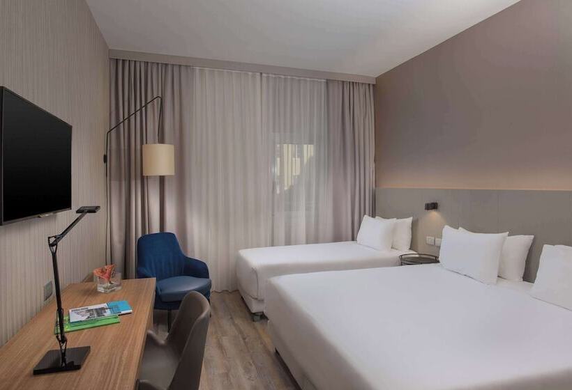 اتاق استاندارد سه نفره, NH Trieste