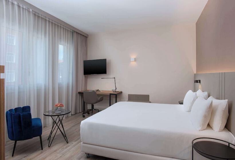 اتاق سوپریور با چشم‌انداز, NH Trieste