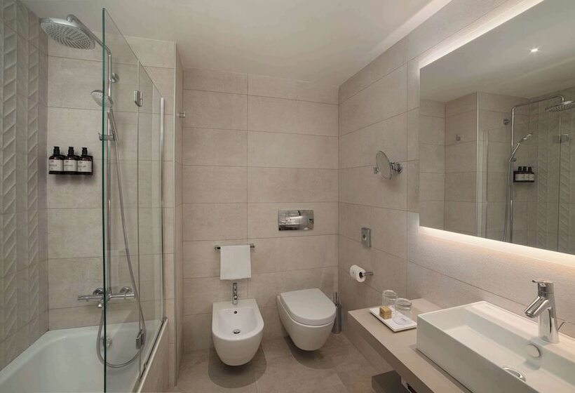 سوئیت جونیور خانوادگی, NH Trieste