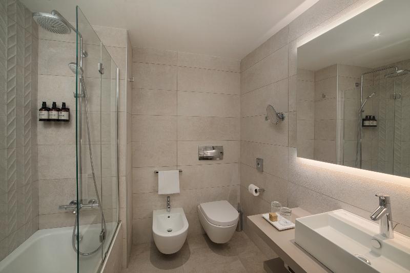 سوییت جونیور, NH Trieste