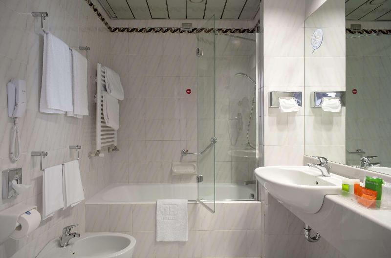 اتاق سوپریور, NH Trieste