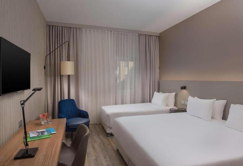 اتاق استاندارد سه نفره, NH Trieste