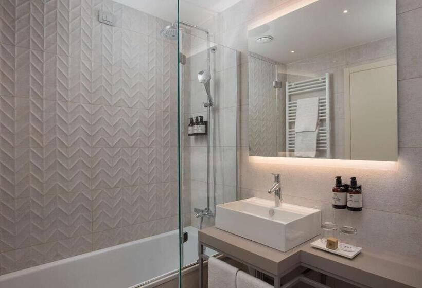 اتاق سوپریور با چشم‌انداز, NH Trieste