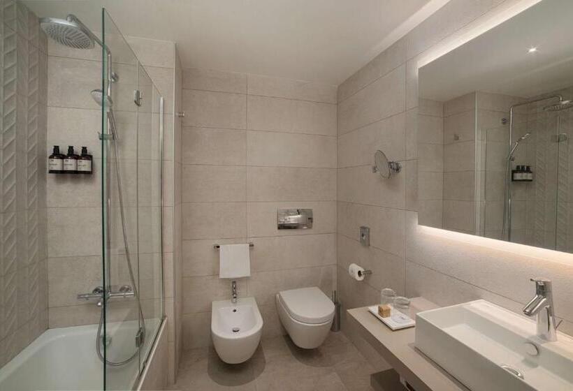 سوئیت جونیور خانوادگی, NH Trieste