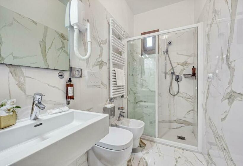 Standard Triple Room, Nuovo Teson