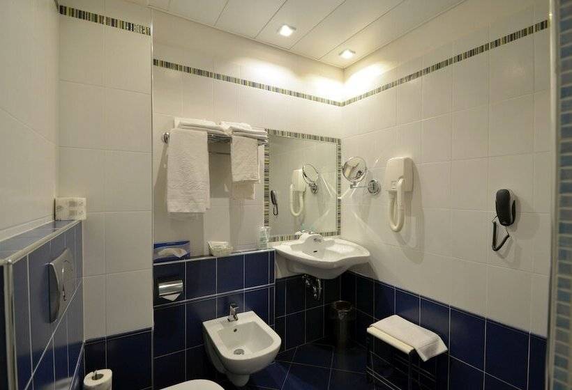 غرفة قياسية, Plaza