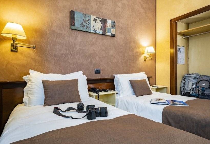 غرفة قياسية, Plaza