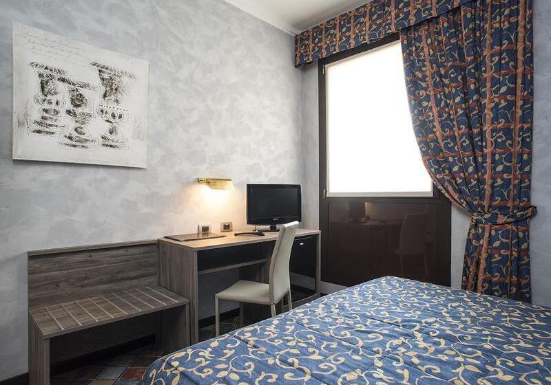 غرفة قياسية, Plaza