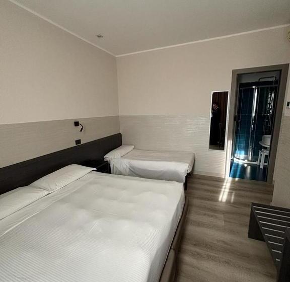 غرفة قياسية ثلاثية, Plaza