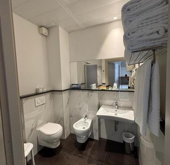 غرفة قياسية رباعية, Plaza