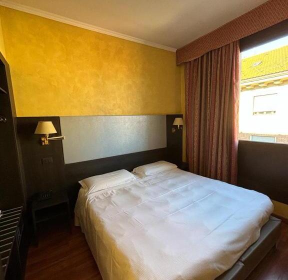 غرفة إقتصادية, Plaza