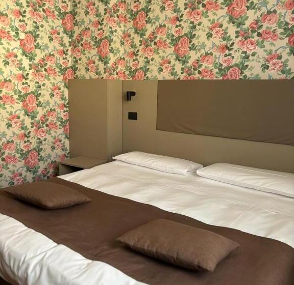 غرفة إقتصادية, Plaza