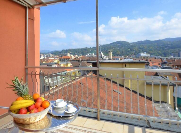 غرفة عائلية, Plaza