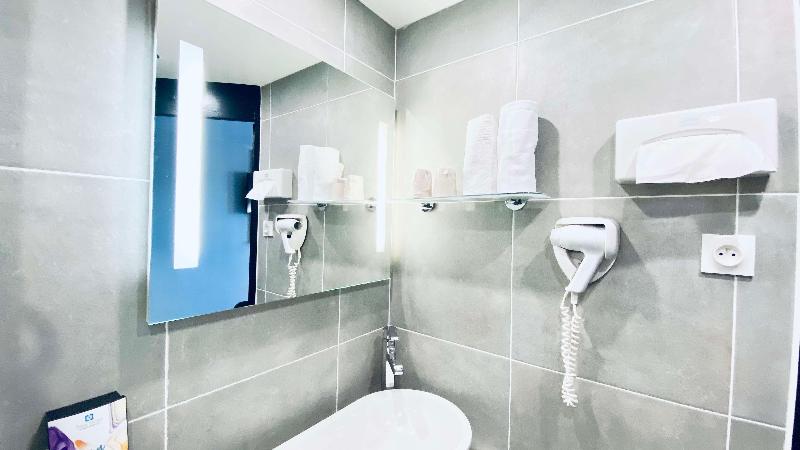 غرفة إقتصادية, Plaza