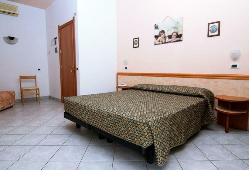 标准三人间, President