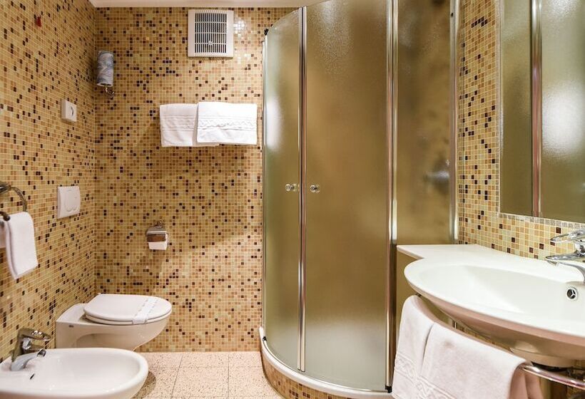 غرفة كومفورت ثلاثية, Antares