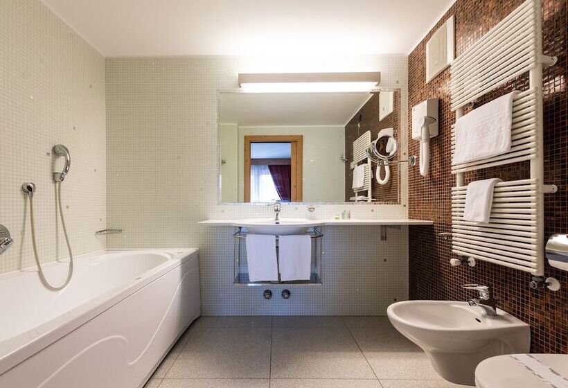 جناح جونيور, Antares