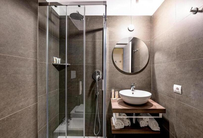 Номер Стандарт Трехместный, Riel