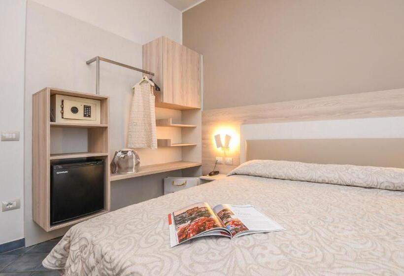 Номер Стандарт Трехместный, Riel