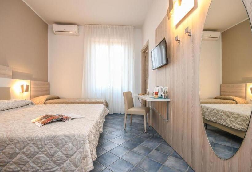 Номер Стандарт Трехместный, Riel