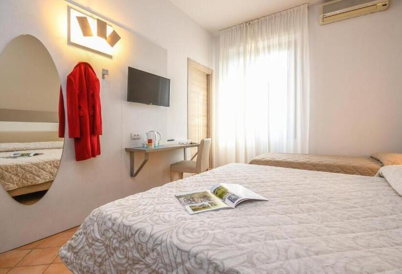 Номер Стандарт Трехместный, Riel