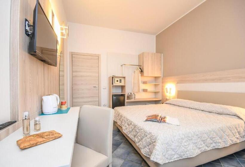 Номер Стандарт Трехместный, Riel