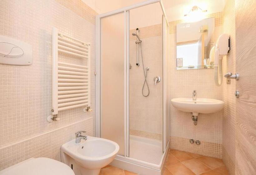 Номер Стандарт Индивидуальный, Riel