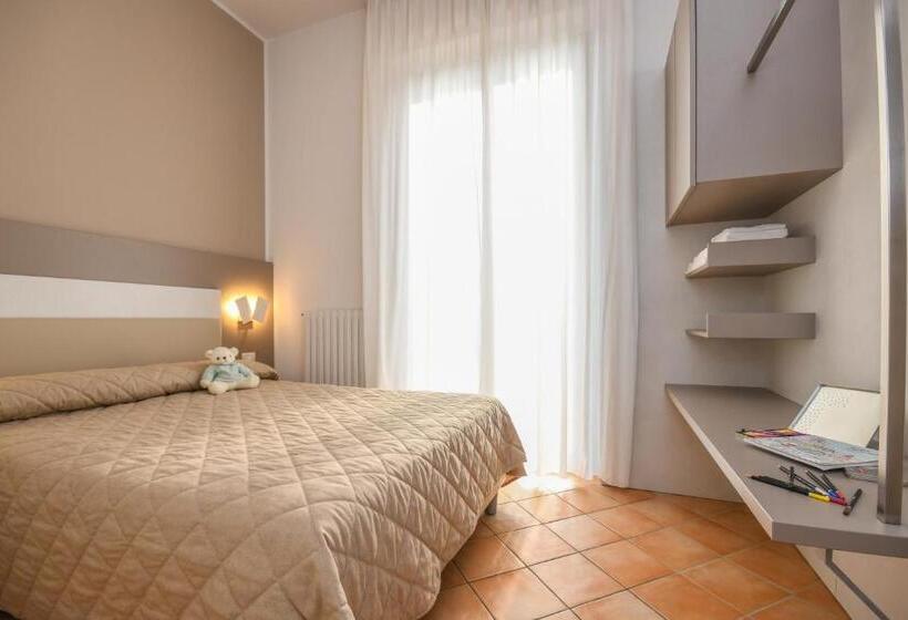 Четырехместный Номер Стандарт, Riel