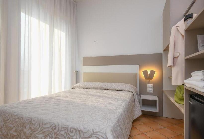 Четырехместный Номер Стандарт, Riel