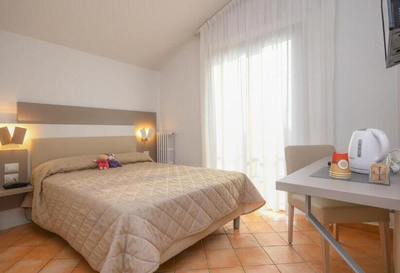 Четырехместный Номер Стандарт, Riel