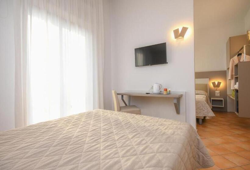 Четырехместный Номер Стандарт, Riel