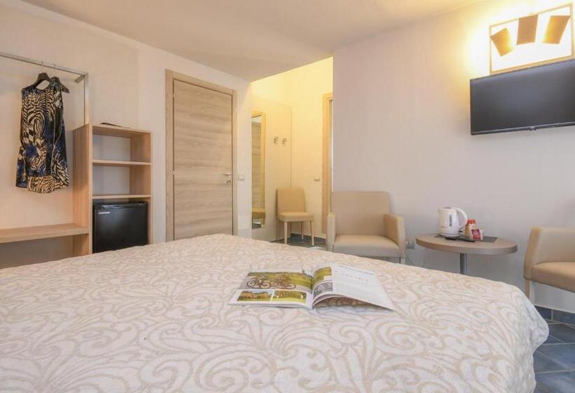 Семейный Номер, Riel