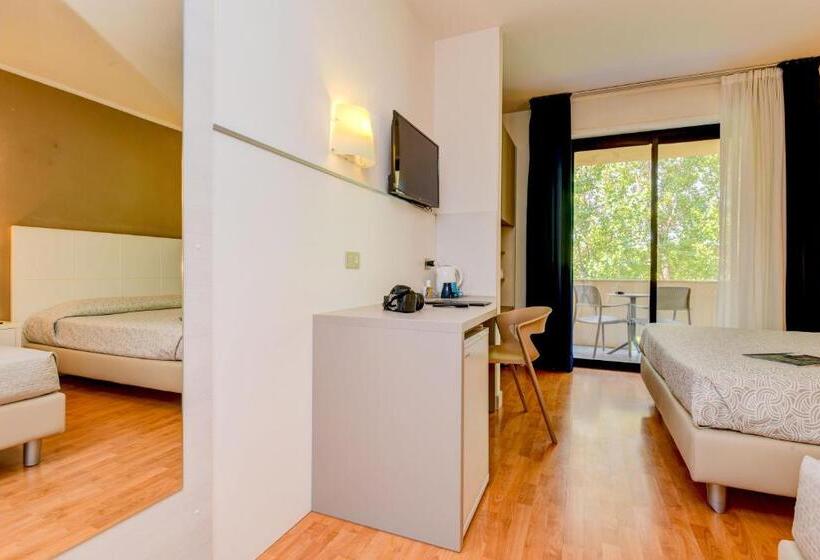 Номер Стандарт Трехместный, Riel