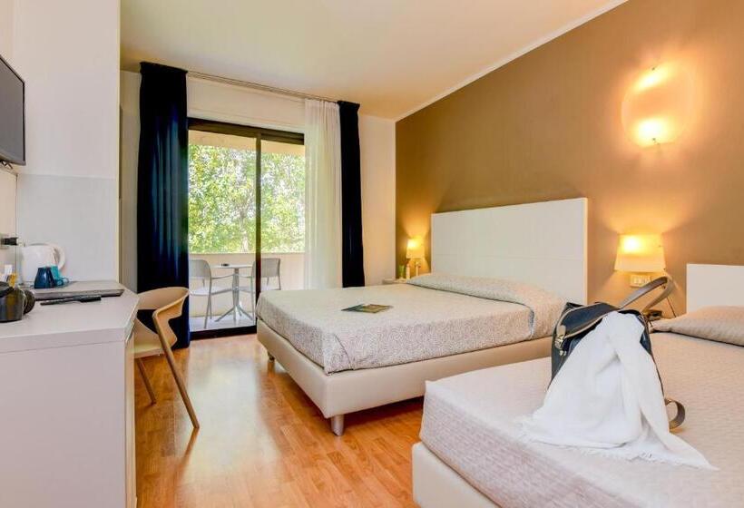 Номер Стандарт Трехместный, Riel