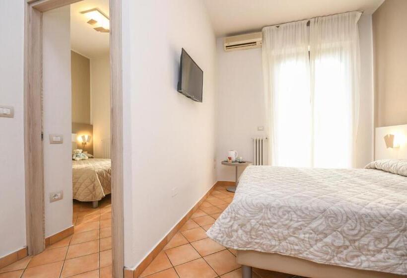 Четырехместный Номер Стандарт, Riel