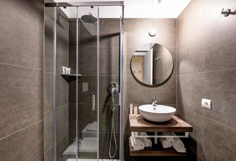 Номер Стандарт Трехместный, Riel