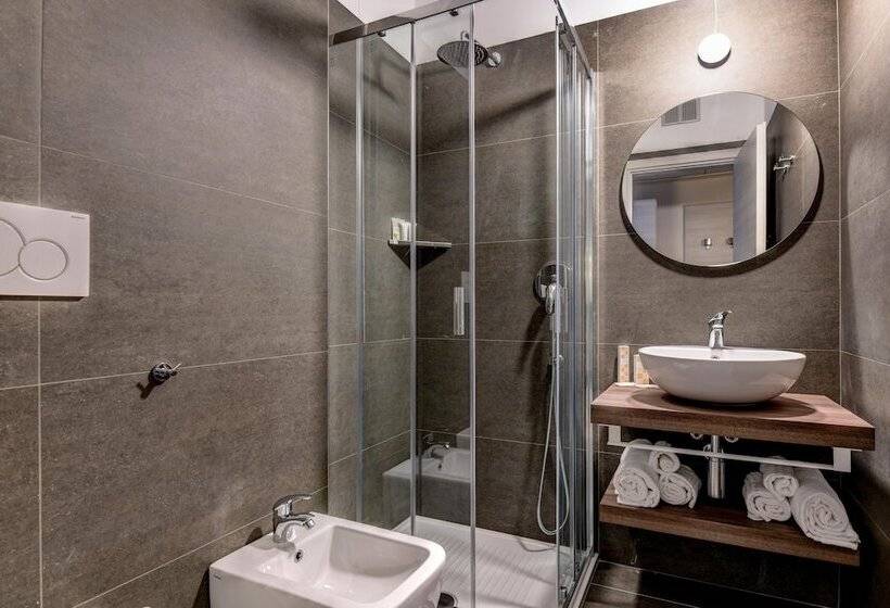 스탠다드 트리플 룸, Riel